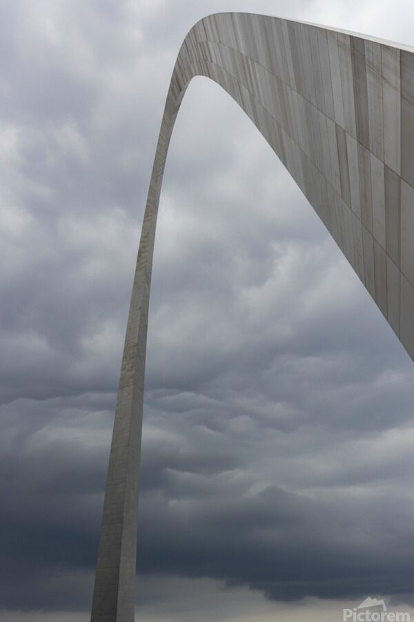 ST.LOUIS ARCH CLOUDY SKIES 2026